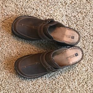 Leather White Mountain clogs